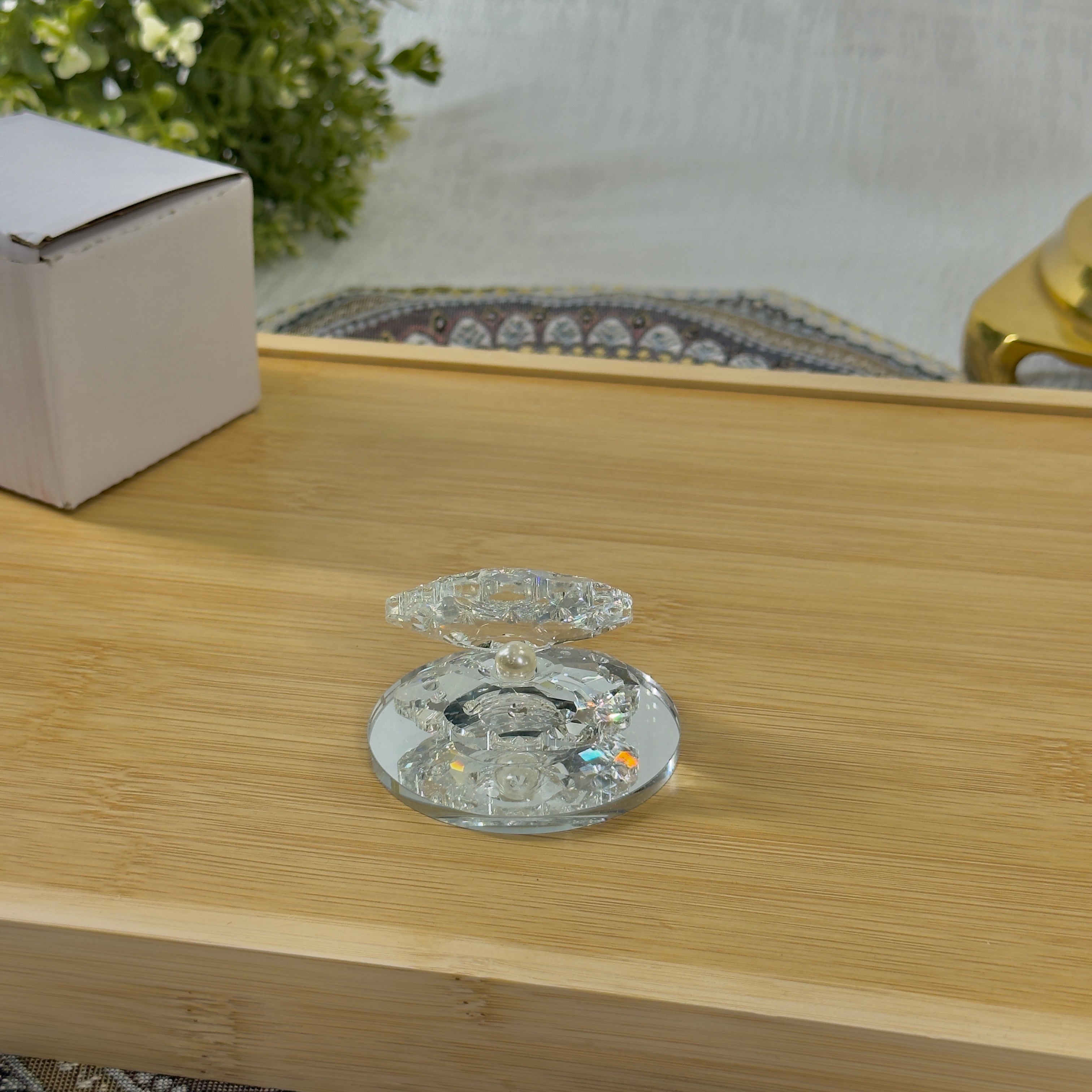 Crystal Clam Shell Pearl with Base