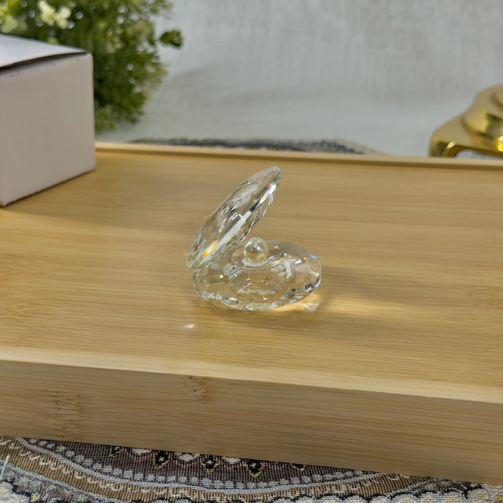 Crystal Clam Shell With Pearl