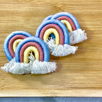 Accessoires pour fête de bébé (macramé arc-en-ciel).