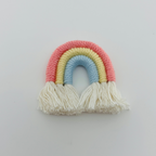 Accessoires pour fête de bébé (macramé arc-en-ciel).