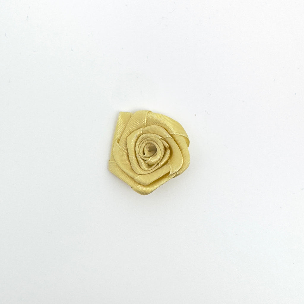 Mini fleur en ruban.