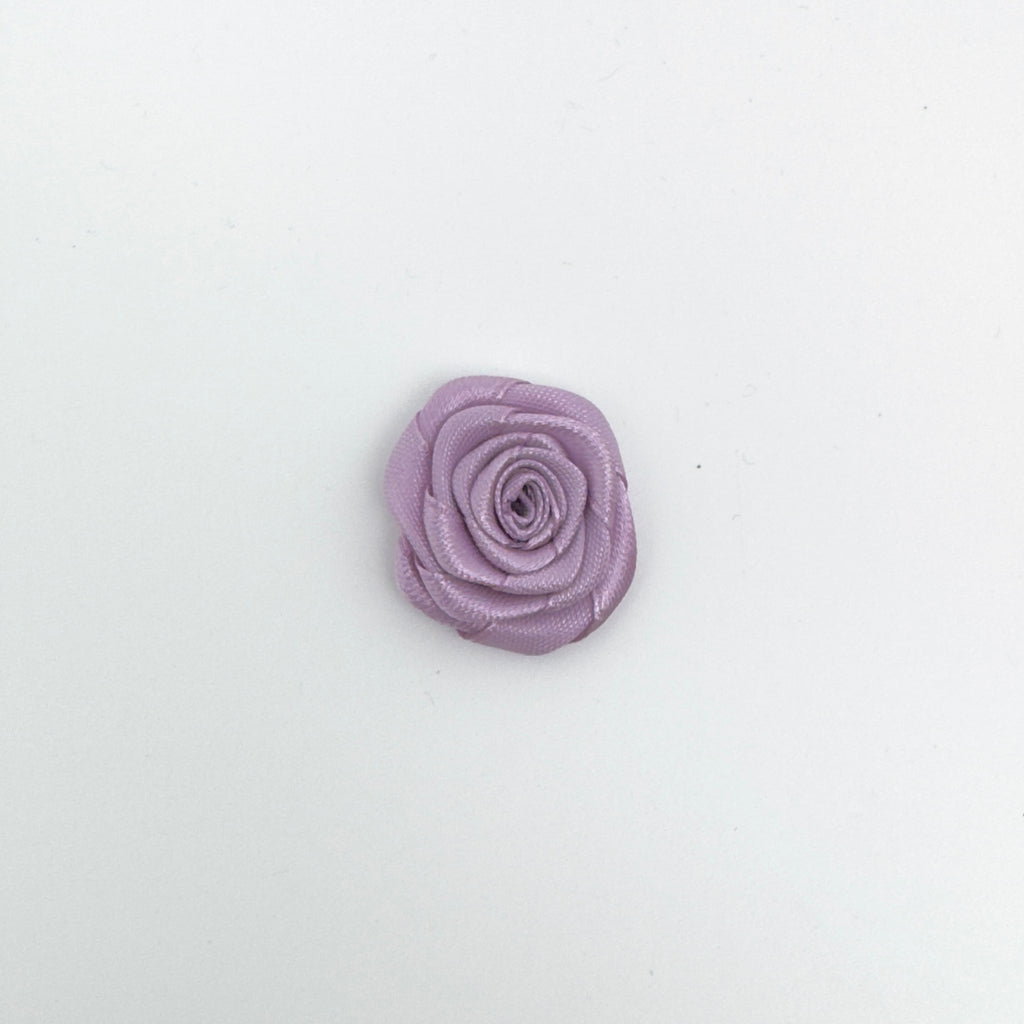 Mini fleur en ruban.
